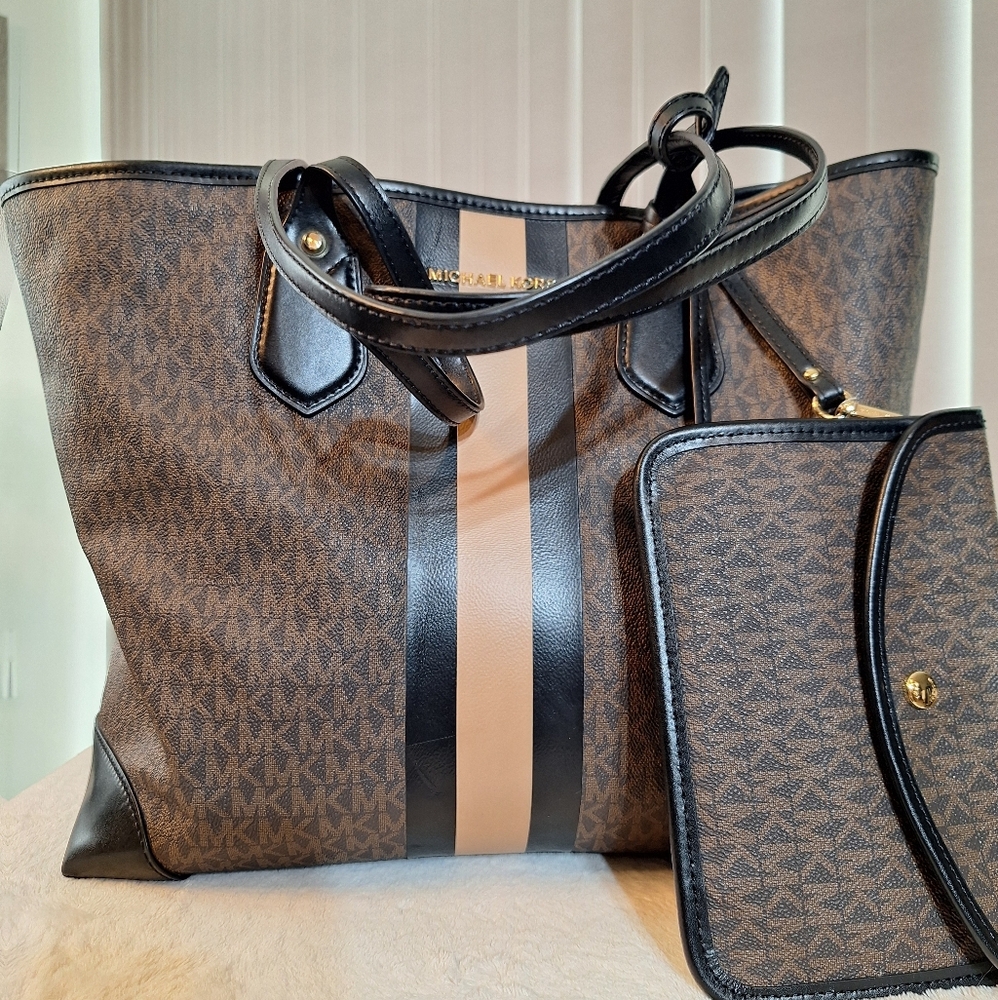 CLEAN Michel Kors Eva Large Tote - Picture 15 of 15